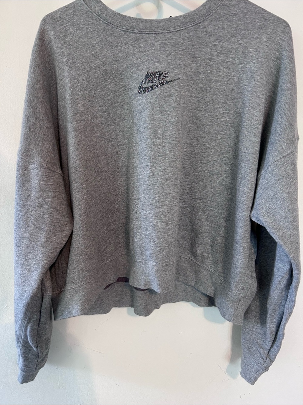 Nike Gray Cropped Crewneck Sweatshirt with Subtle Logo